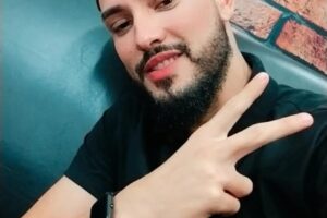 Câmera de segurança registra momento em que criminoso invade barbearia e mata dois em Maringá