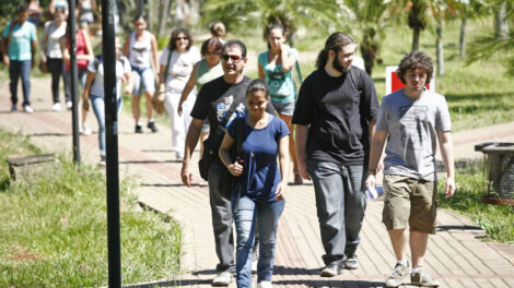 Cerca de 16,5 mil alunos se preparam para o início do ano letivo na UEM na próxima segunda-feira (9)