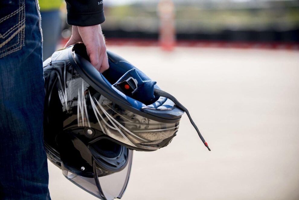 EPR Paraná orienta motociclistas para comportamento seguro nas rodovias