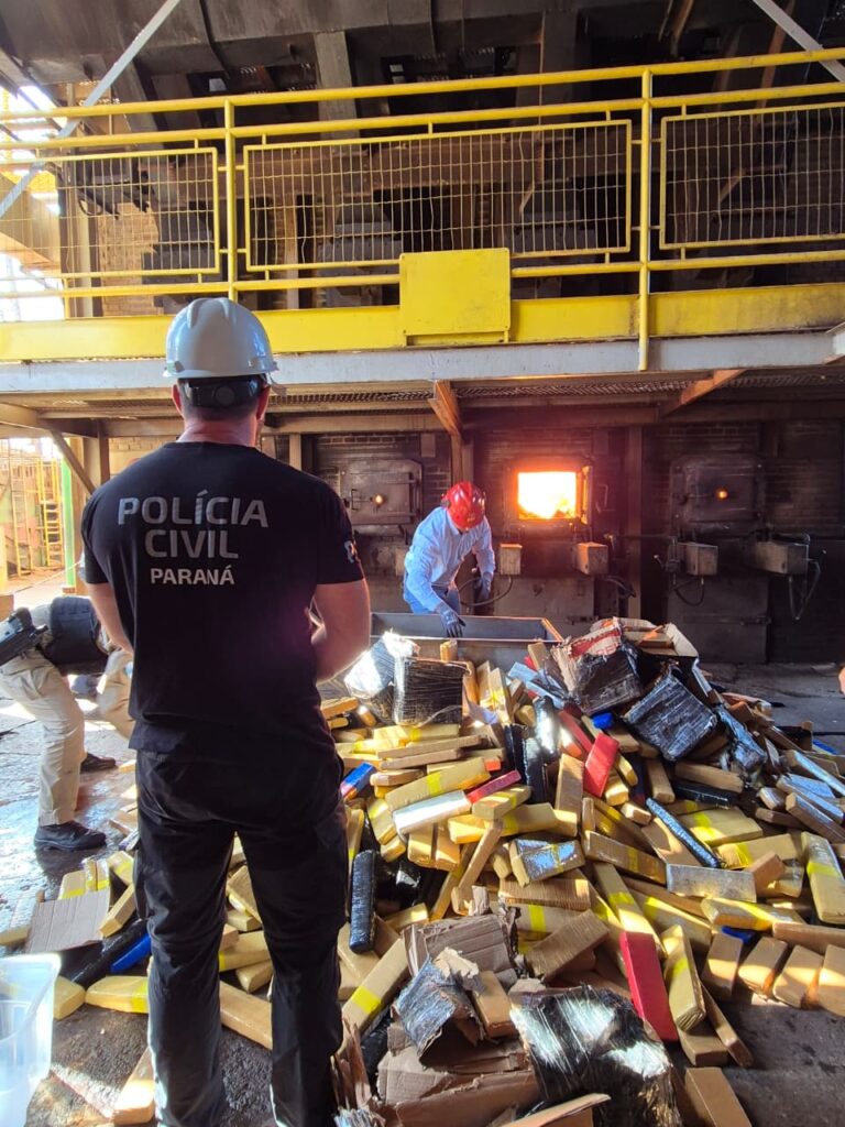 Polícia incinera mais de uma tonelada de drogas em Campo Mourão