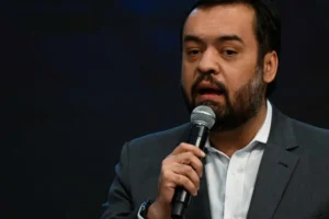 TSE condena Cláudio Castro por 5 a 2 e torna ex-governador inelegível