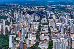 Terça-feira (03) deve ser de céu claro e calor intenso com máxima de 32°C em Maringá
