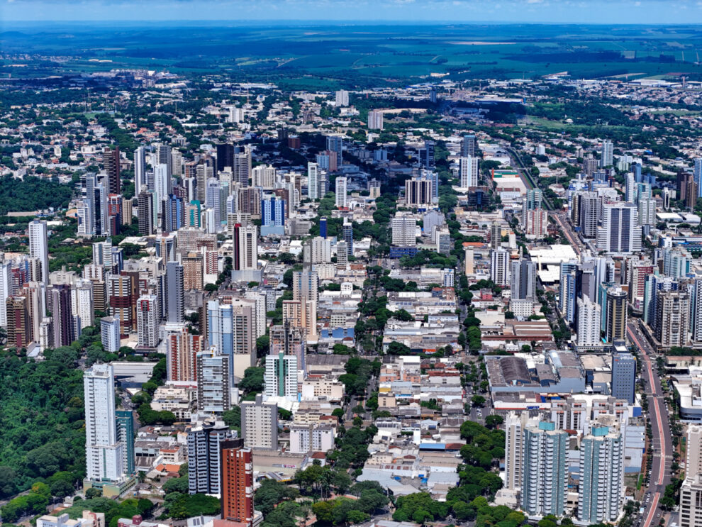 Terça-feira (03) deve ser de céu claro e calor intenso com máxima de 32°C em Maringá