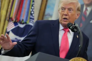 Trump afirma que Irã “negocia cessar-fogo, mas teme admitir”