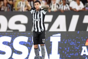 Botafogo bate Chape em jogo de abertura da 5ª fase da Copa do Brasil