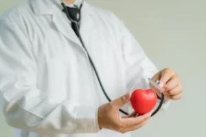 Cinco hábitos comuns que aceleram o envelhecimento e prejudicam o coração