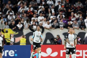 Corinthians derrota Santa Fe e segue 100% na Copa Libertadores