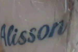 Dentista é preso suspeito de forçar companheira a tatuar o nome dele dez vezes em SC