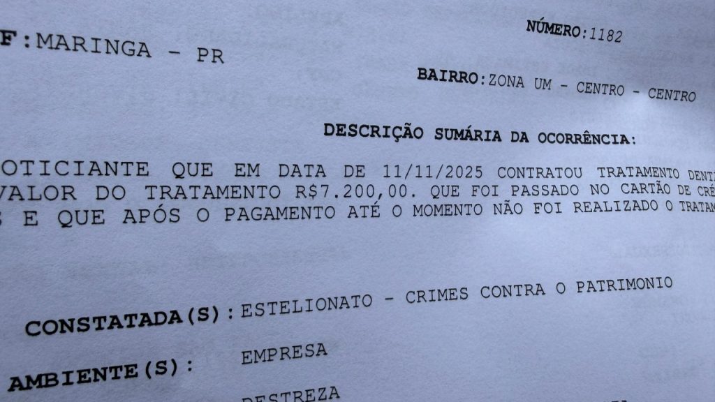 Dentista suspeito de aplicar golpes em pacientes passa por audiência e segue preso