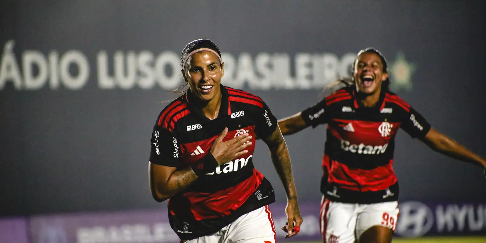 Flamengo derrota Vitória e fica perto de líderes no BR Feminino