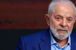 Lula lidera no primeiro turno e empata com Flávio e Zema no segundo turno, diz Atlas/Bloomberg
