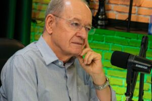 Ponto a Ponto recebe o escritor e palestrante Gilcler Regina