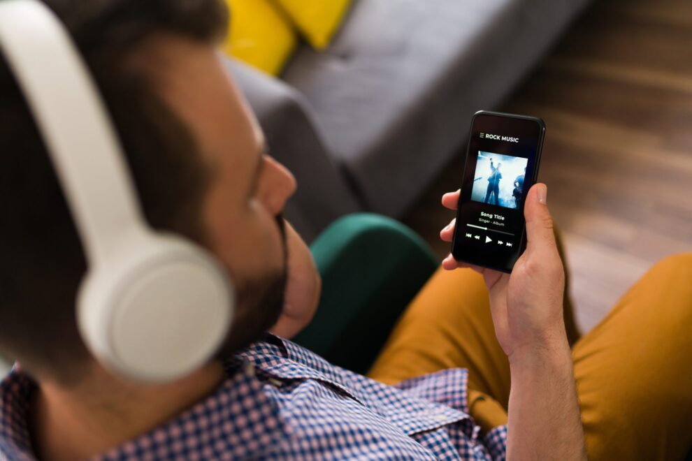 Como os Algoritmos de Streaming Estão Matando (ou Salvando) Novos Artistas
