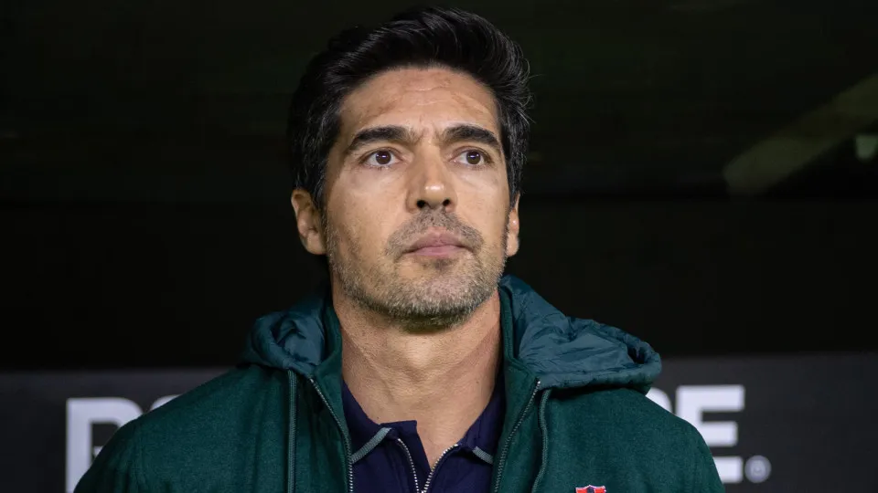 Conmebol abre investigação contra Abel Ferreira por 'caso do dedo do meio'