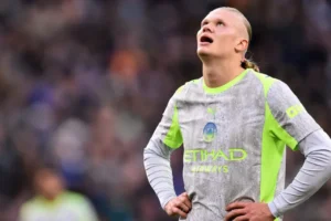 Com Haaland à frente, Premier League é o campeonato com mais gols na Copa