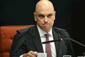 Moraes valida acordo e suspende ação contra deputado mineiro por atos de 8 de janeiro