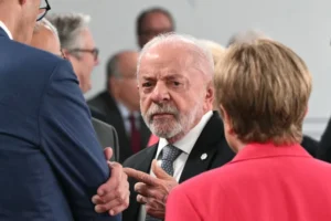'Não se metam nas eleições do Brasil', diz Lula em reação a Trump