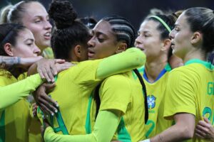 Seleção feminina encara Estados Unidos esta noite em São Paulo