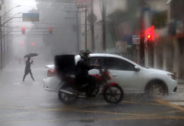 Sexta-feira (19) terá chuva e ventos fortes em Maringá, indica previsão do Simepar