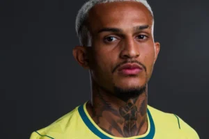 Wesley é cortado da Seleção por lesão na perna