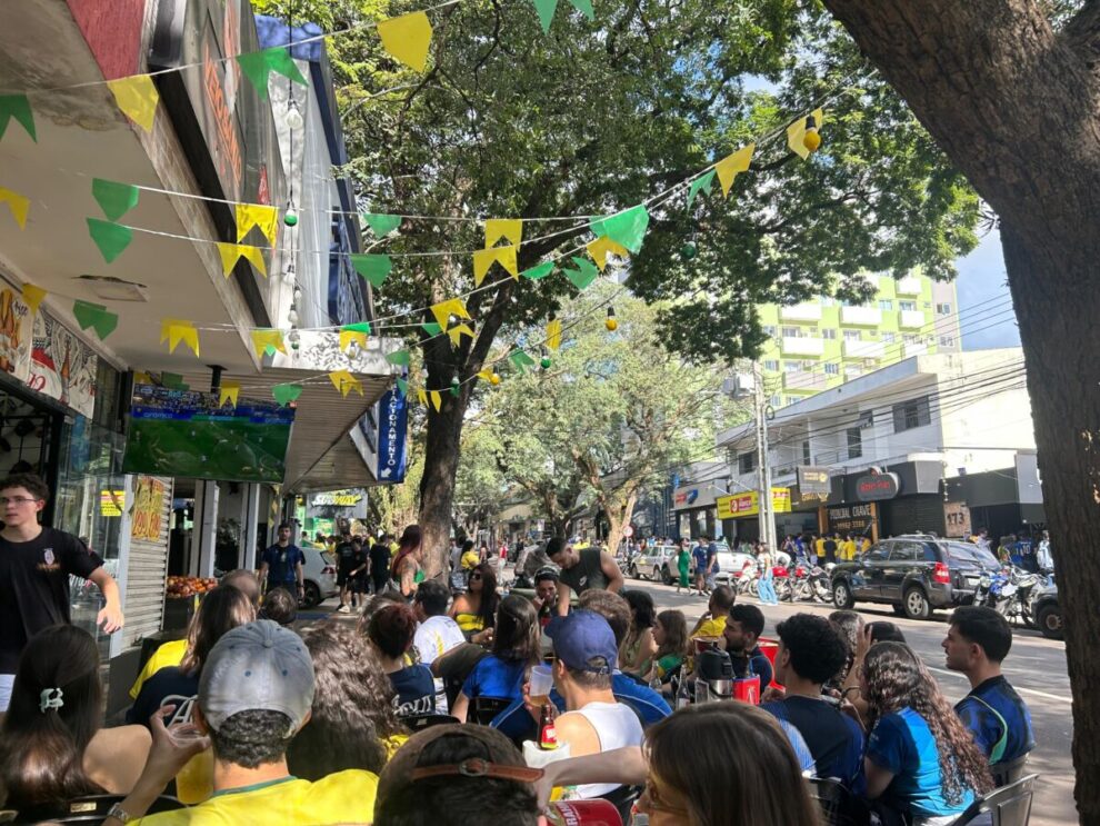 confira detalhes da torcida maringaense no jogo Brasil X Japão