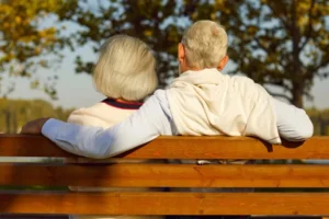 Cinco mudanças de hábito retardam declínio cognitivo em idosos, mostra estudo latino-americano