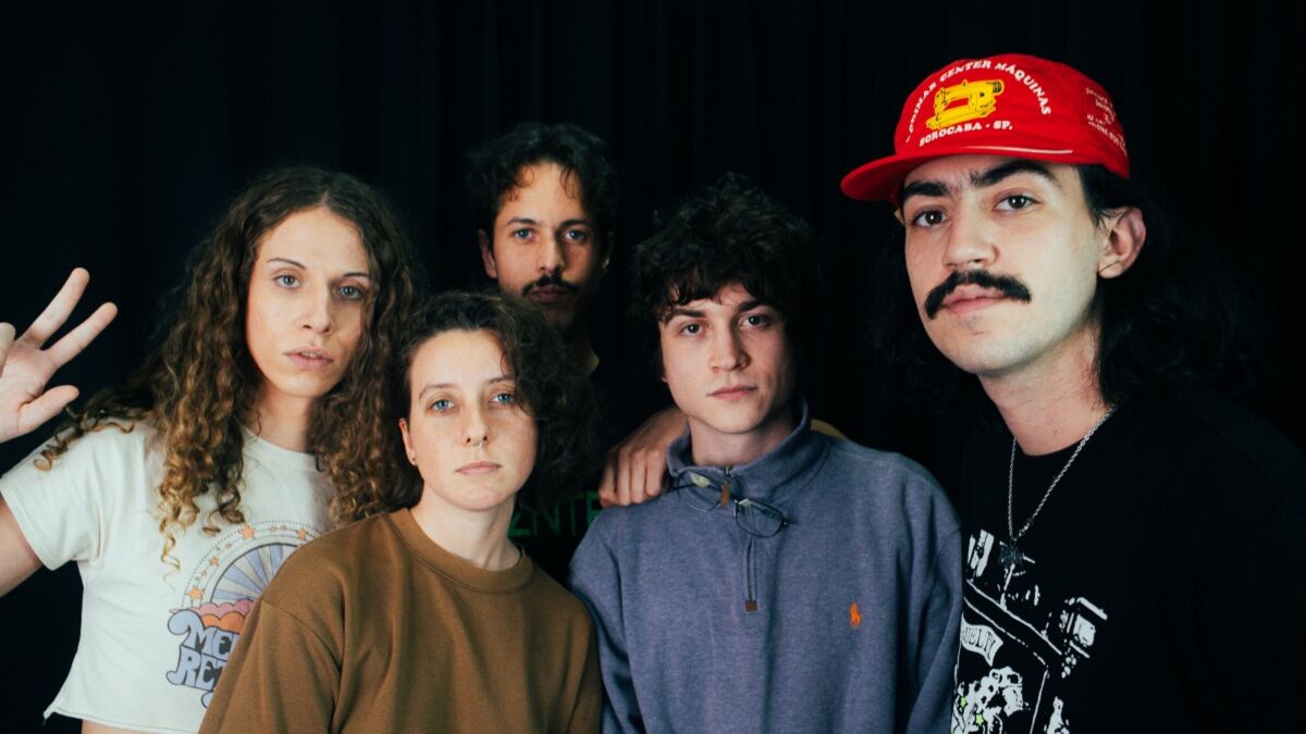 Exclusive Os Cabides faz show em Maringá e convida ouvintes