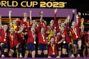 Finalista da Copa masculina, Espanha pode "unificar" títulos mundiais