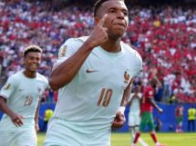 França é a primeira semifinalista da Copa após 2 a 0 sobre Marrocos