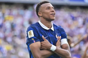 Mbappé já faz história, ameaça Messi e deixa Cristiano Ronaldo bem longe