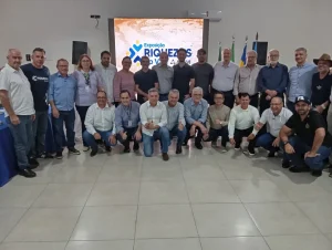 Prefeito Ditão Pupio e vice-prefeito Inei Heckert participam de reunião da AMUVI em Rio Bom