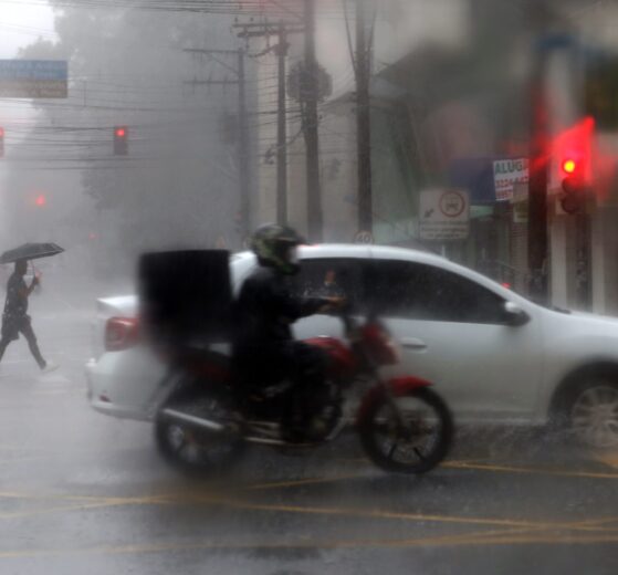 Quinta-feira (23) será de muitas nuvens e chuva isolada em Maringá, prevê Simepar