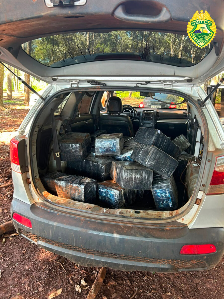 Traficantes fogem e abandonam carro e barco carregados de droga em Guaíra