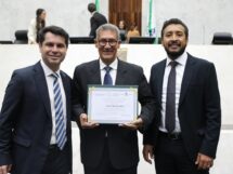 Henrique Pinto recebe Título de Cidadão Benemérito do Paraná por trajetória de contribuição ao desenvolvimento do Estado